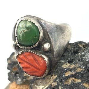 Vtg carved green turquoise coral ring .Navajo Turquoise & Coral Sterling Ring